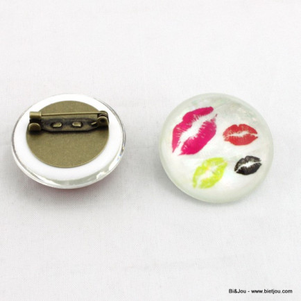 Broche demi-sphère noire chat fushia