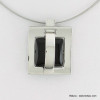 Collier carré oeil de chat, métal, verre noir Collier carré oeil de chat, métal, verre noir