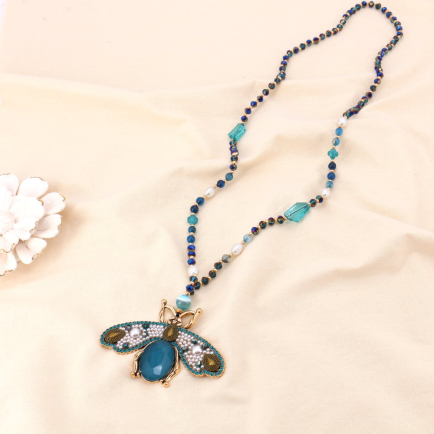 Collier long pendentif maxi abeille métal doré et perles cristal facettées 0123141 bleu canard