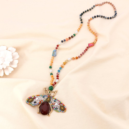 Collier long pendentif maxi abeille métal doré et perles cristal facettées 0123141 multi