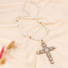 Collier croix baroque avec strass, cristal, perles blanches et billes métal doré 0123142 blanc