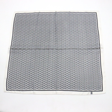 Foulard carré motifs anneaux entrelacés touché soie polyester 0724008 noir/blanc