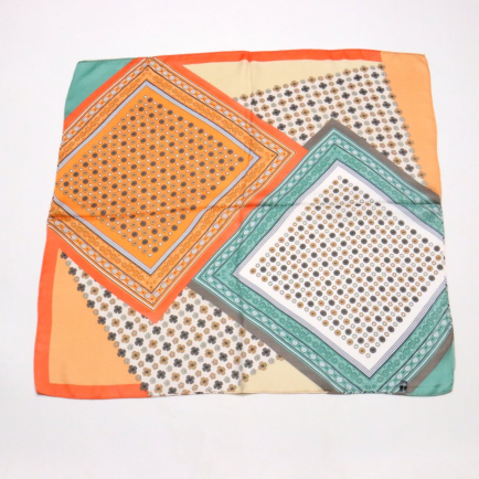 Foulard carré motif dalles fleurs touché soie polyester 0724014 orange
