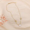 Collier acier nacre fleurs ajourées pétales arrondies 0125115 doré