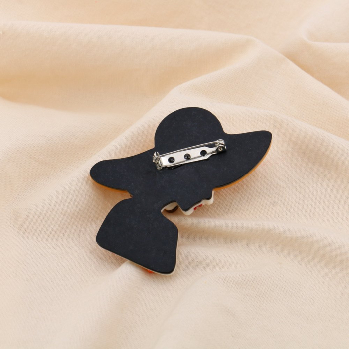 Broche fantaisie Femme au chapeau résine et métal 0525025 orange