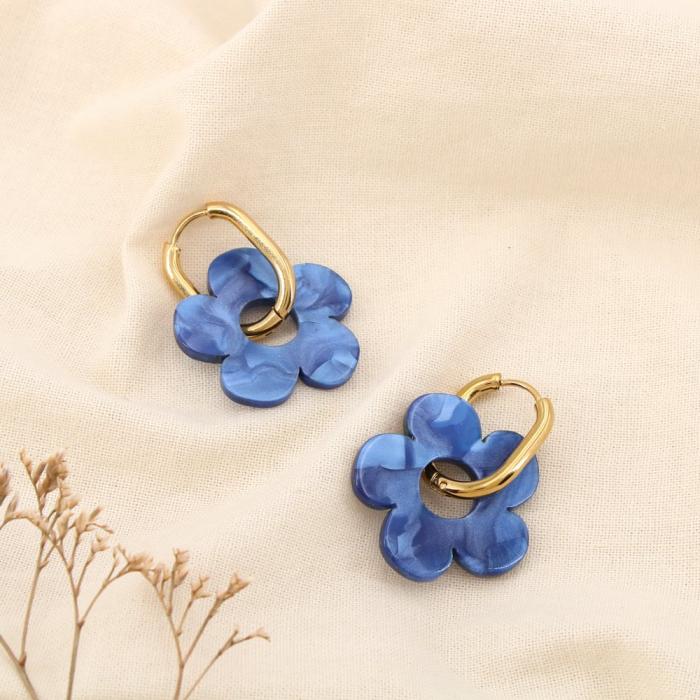 Boucles d'oreilles créoles acier inox fleur résine colorée 0325067 bleu jean Boucles d'oreilles créoles acier inox fleur résine colorée 0325067 bleu jean