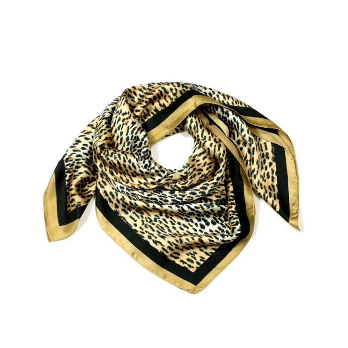 Foulard carré satin polyester motif léopard 0725512 marron Foulard carré satin polyester motif léopard 0725512 marron