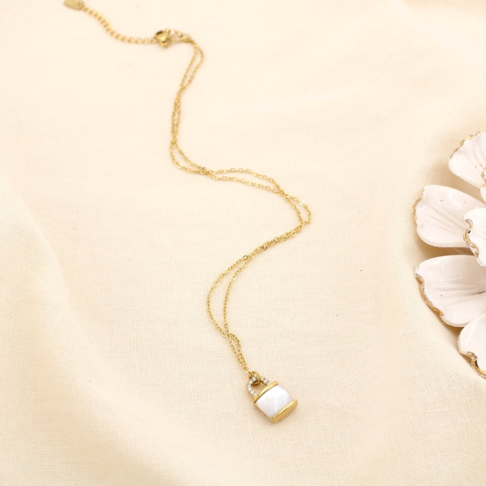 Collier cadenas acier inoxydable nacre strass 0125579 doré Collier cadenas acier inoxydable nacre strass 0125579 doré