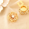 2 Cache-boutons fleur stylisée métal strass 0626034 doré
